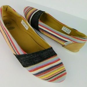 KEEN CORTONA canvas flats striped shirt 8.5